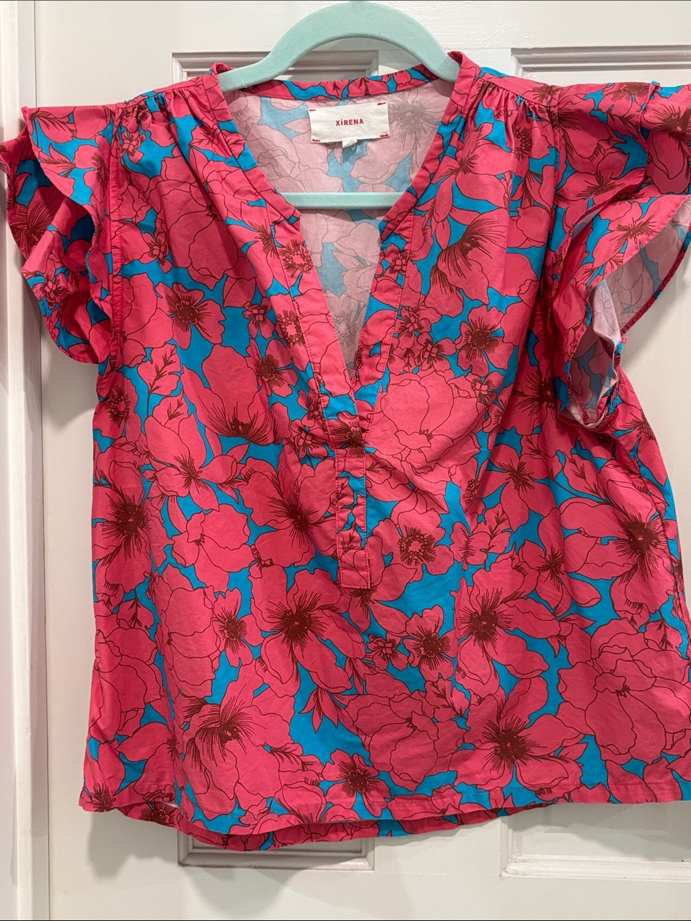 XiRENA Pink and Blue Floral V-Neck Ruffle Sleeve Top